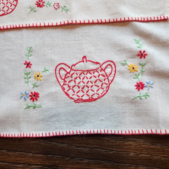 Embroidered VTG Hand Tea Towel Set of 2 Red Creamer Sugar Blanket Stitch Hem - Picture 4 of 10